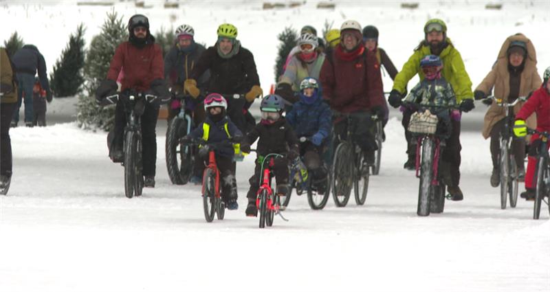 Young cyclists call for safer winter roads at Winnipeg group ride