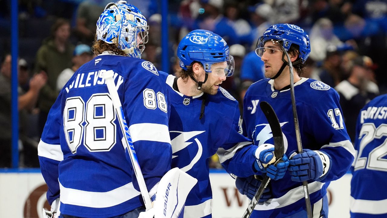 NHL Roundup: Lightning beat Avalanche for eighth consecutive win