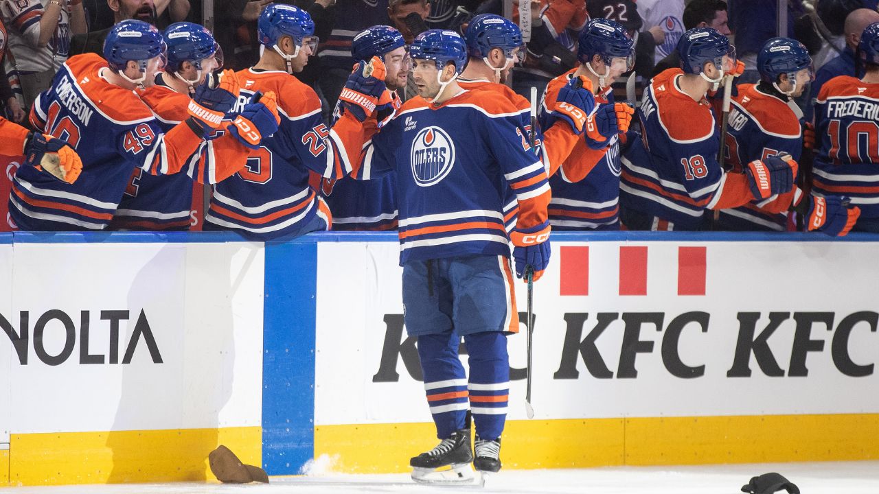 NHL players set new record for total hat tricks in single month