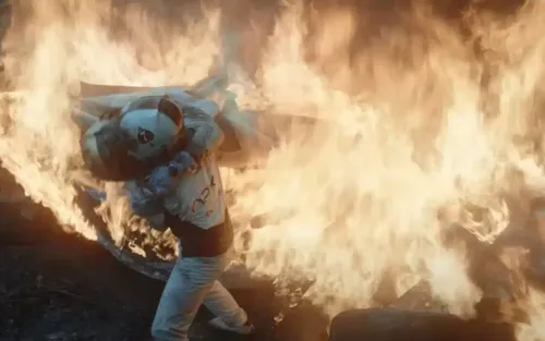 Brad-Pitt-fire-scene f1 movie