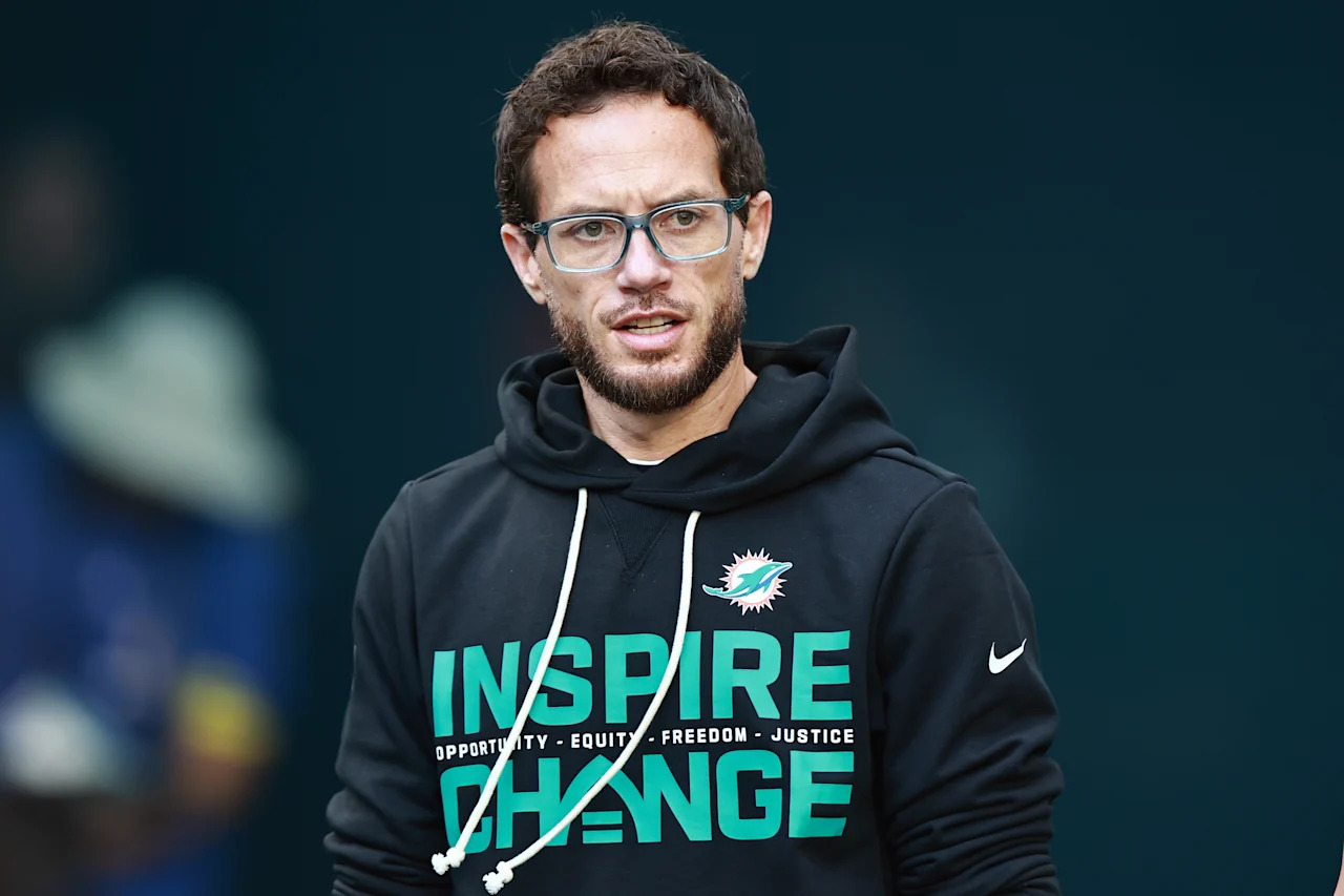 MIAMI GARDENS, FLORIDA - DECEMBER 28: Head coach Mike McDaniel of the Miami Dolphins looks on prior to a game against the Tampa Bay Buccaneers at Hard Rock Stadium on December 28, 2025 in Miami Gardens, Florida. (Photo by Carmen Mandato/Getty Images)