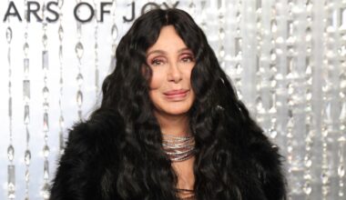 Cher Seeks $1 Million in Legal Fees From Sonny Bono’s Widow