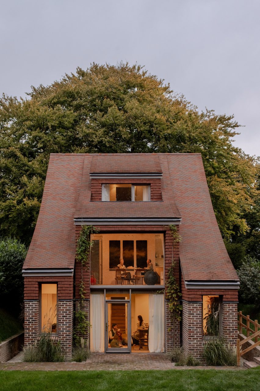 Garden elevation of Clay Rise by Templeton Ford