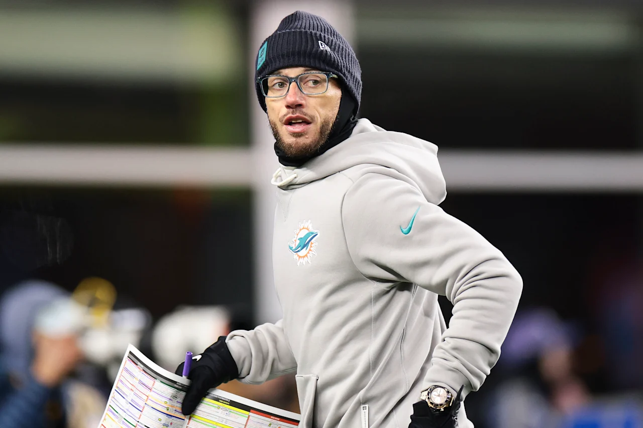 FOXBOROUGH, MASSACHUSETTS - JANUARY 4: Miami Dolphins head coach Mike McDaniel runs off the field at halftime against the New England Patriots at Gillette Stadium on January 4, 2026 in Foxborough, Massachusetts. (Photo by Kathryn Riley/Getty Images)