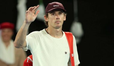 Alex de Minaur waves goodbye to the Melbourne crowd on Tuesday night.