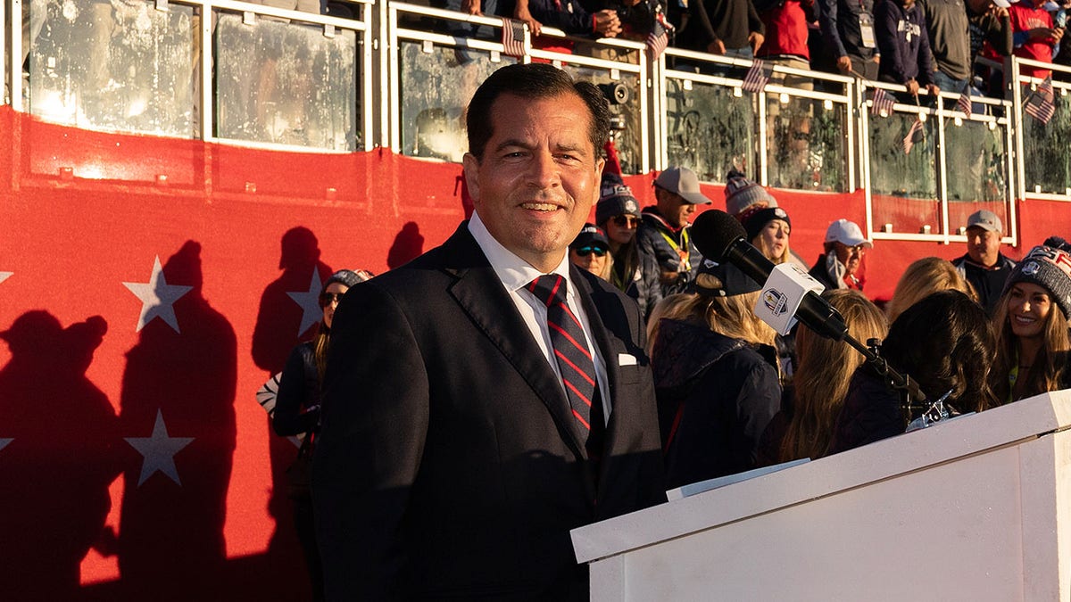 Derek Sprague announces