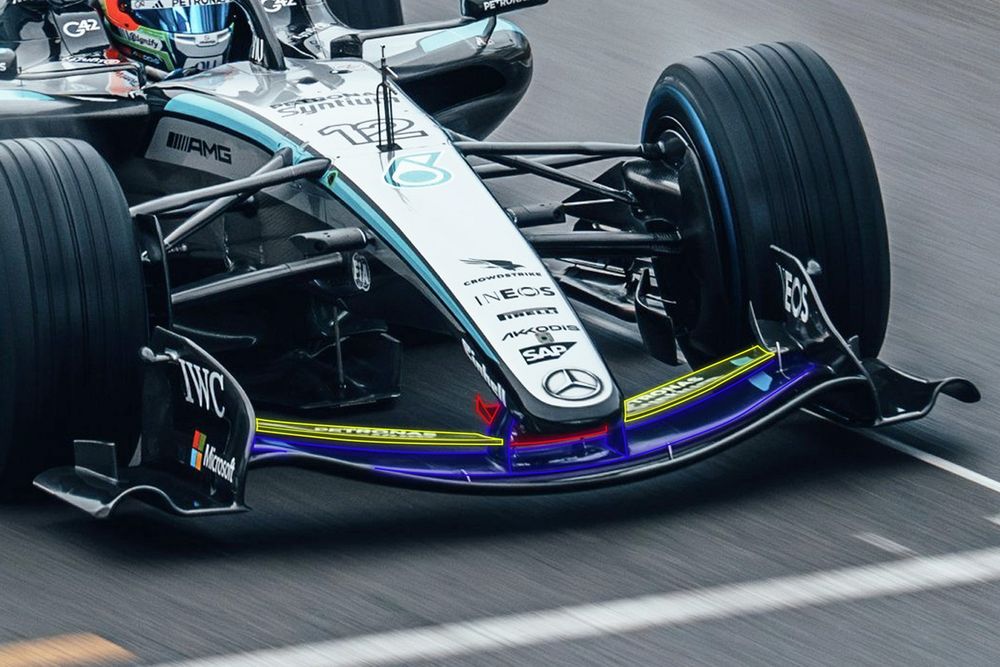 De voorkant van de Mercedes W17, waarbij duidelijk te zien is dat de neus rust op het tweede vleugelelement