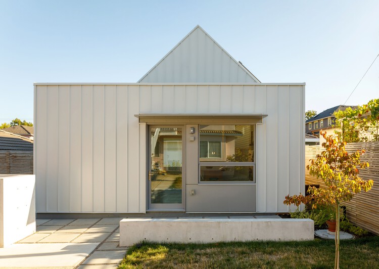 E44 Laneway House / Imu Chan Architecture - Exterior Photography, Door, Concrete