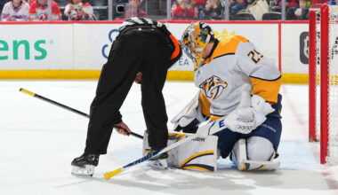 Predators goalie Annunen loses stick, gains stick tangled in pad