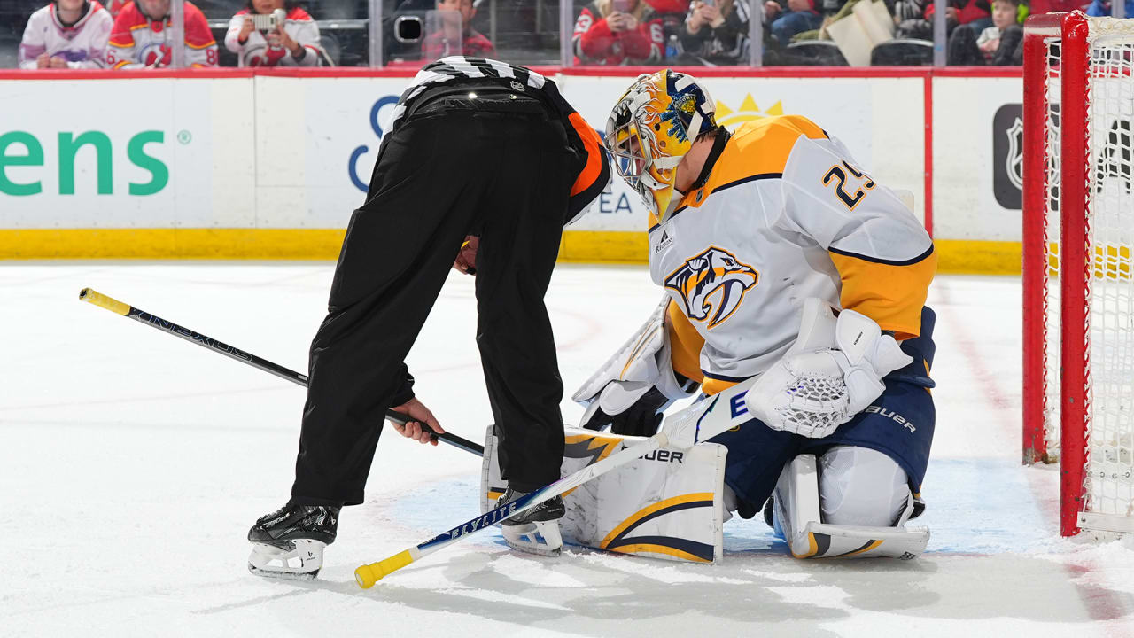 Predators goalie Annunen loses stick, gains stick tangled in pad