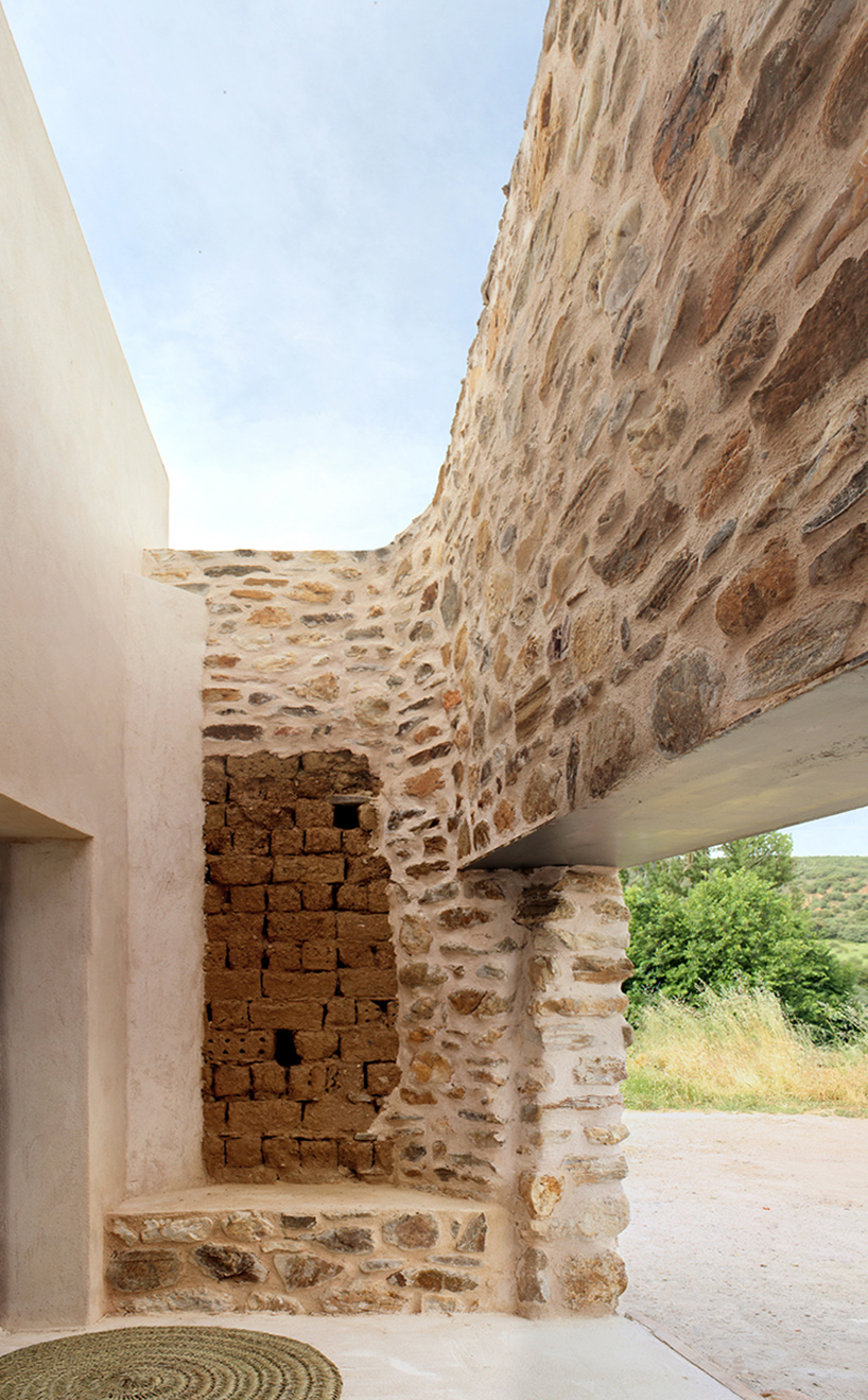 stone and clay rebuild former rural stable as a seasonal refuge in spanish countryside