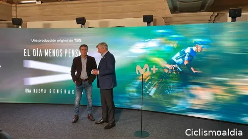 eusebio-unzue-y-perico-delgado-en-la-presentacion-de-la-temporada-5-de-el-dia-menos-pensado-696e1d26f3a91