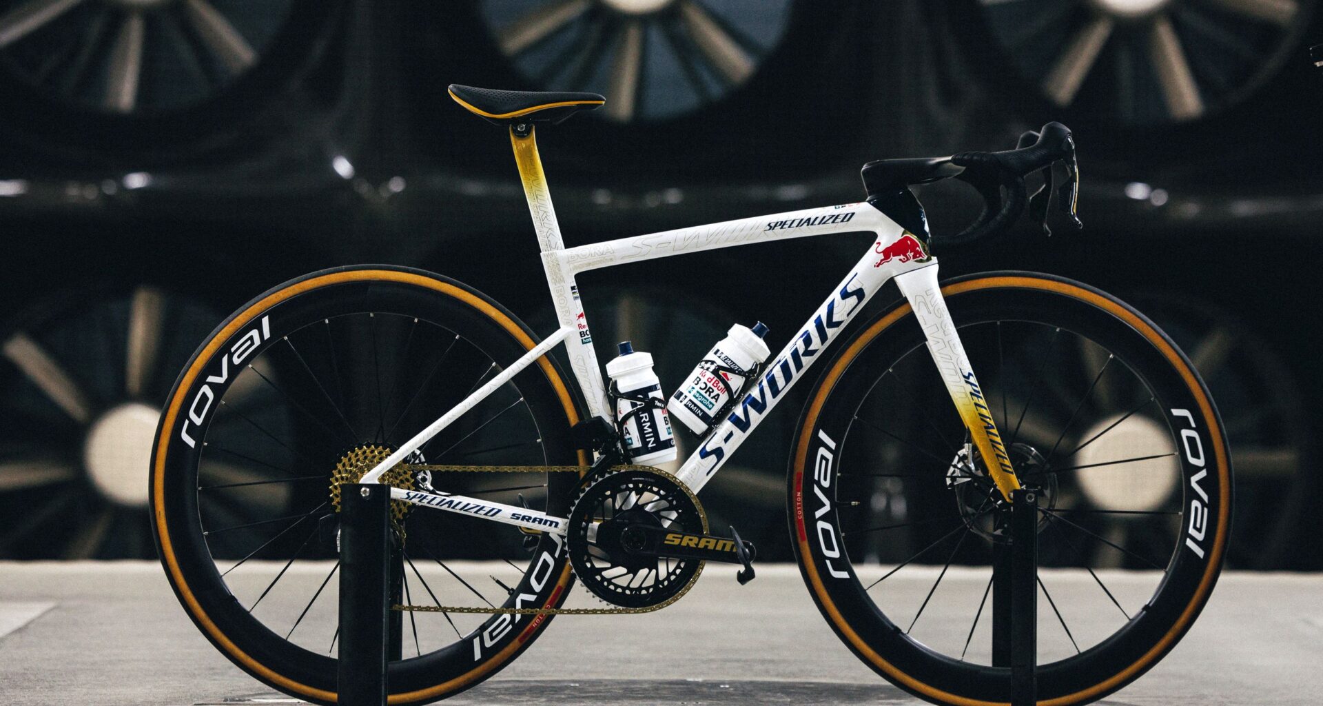 Remco Evenepoel’s Specialized S-Works Tarmac SL8 for 2026: Gold accents, SRAM components and subtle graphics