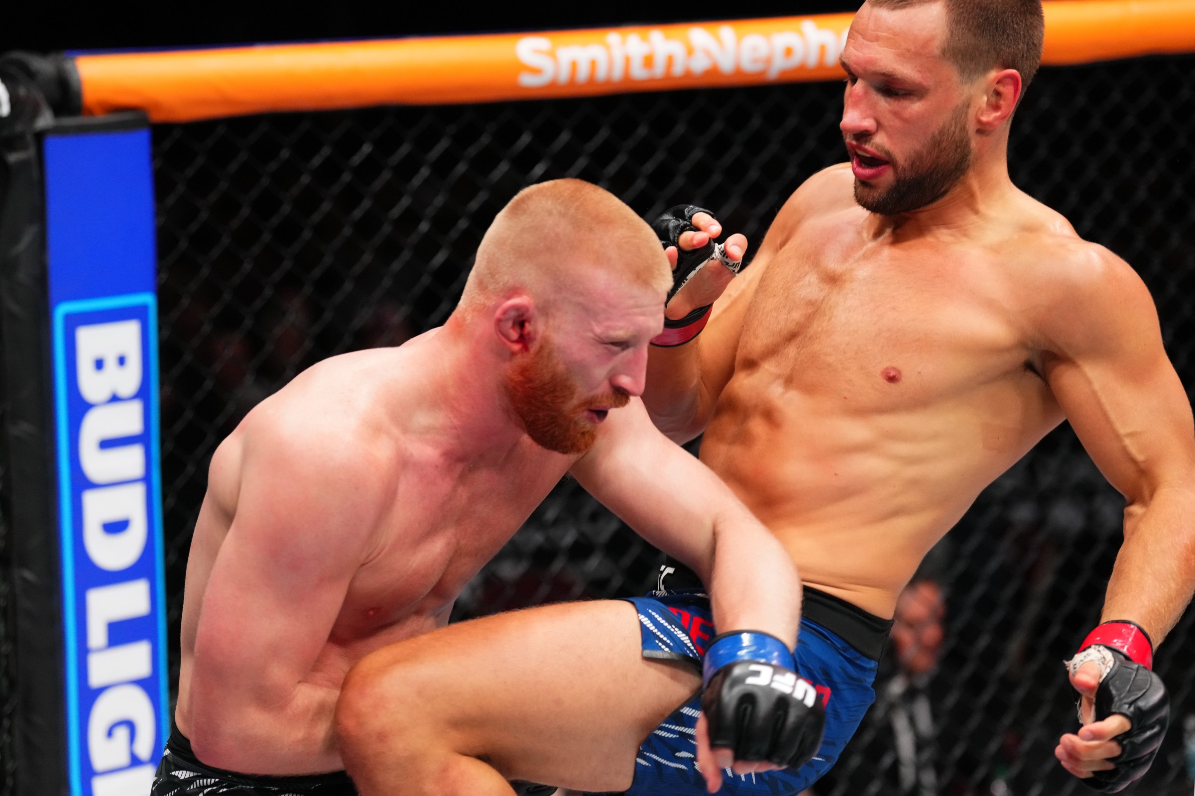 DES MOINES, IOWA - MAY 03: (R-L) Reinier de Ridder of The Netherlands knees Bo Nickal in their middleweight fight during the UFC Fight Night event at Wells Fargo Arena on May 03, 2025 in Des Moines, Iowa. (Photo by Josh Hedges/Zuffa LLC)