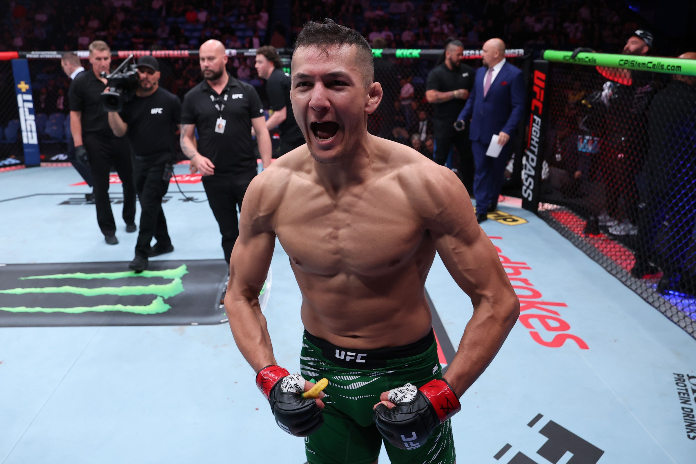 Cam Rowston, and his long neck, makes an appearance at UFC 325.