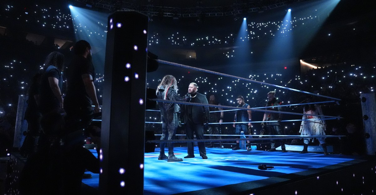 WWE SmackDown results, live discussion: Tag team title match