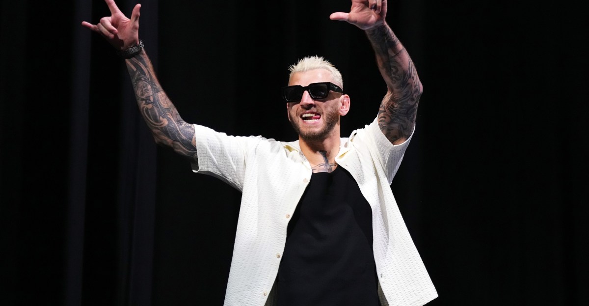 Dan Hooker takes crappy coach flight just so family can travel to UFC 325