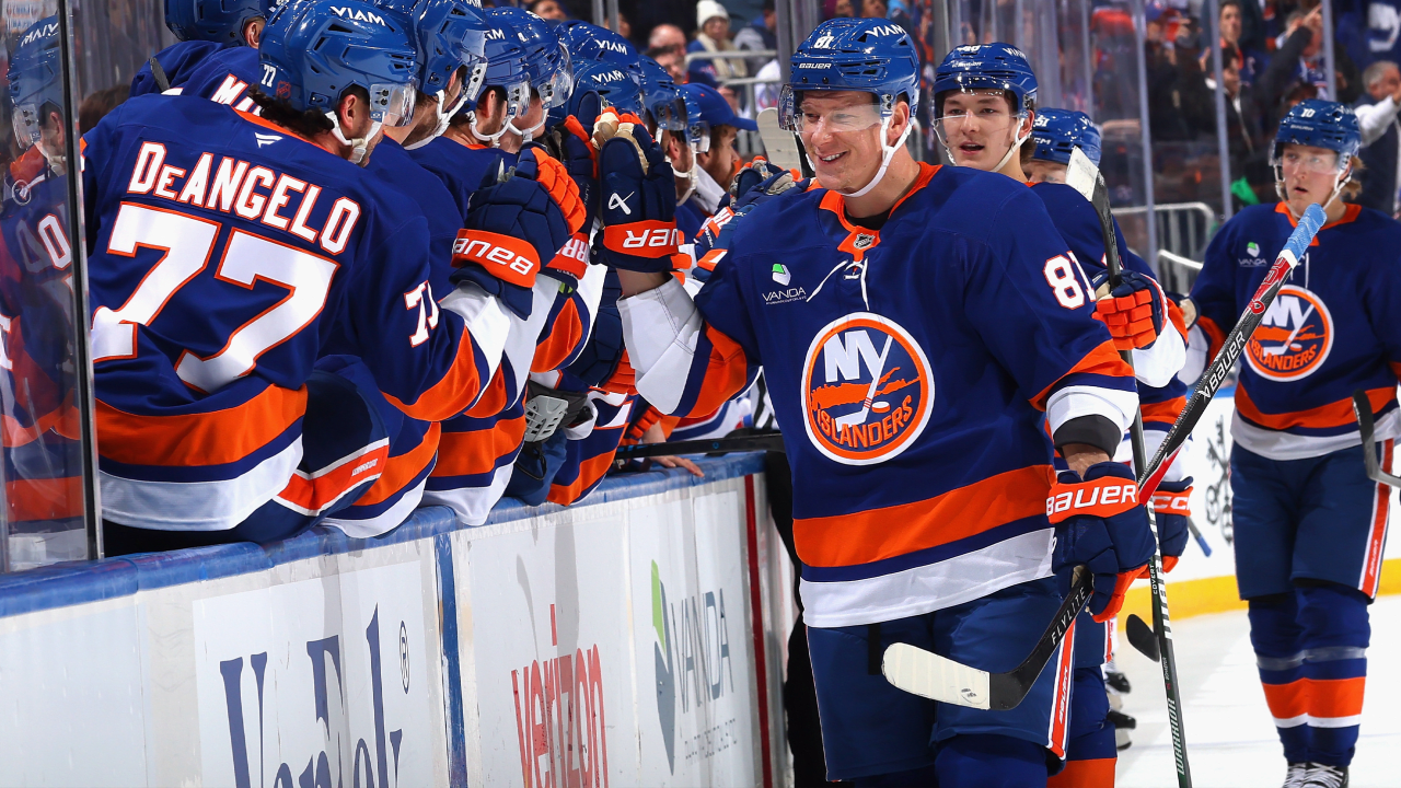 Palat has goal, assist in debut, Islanders stifle Rangers