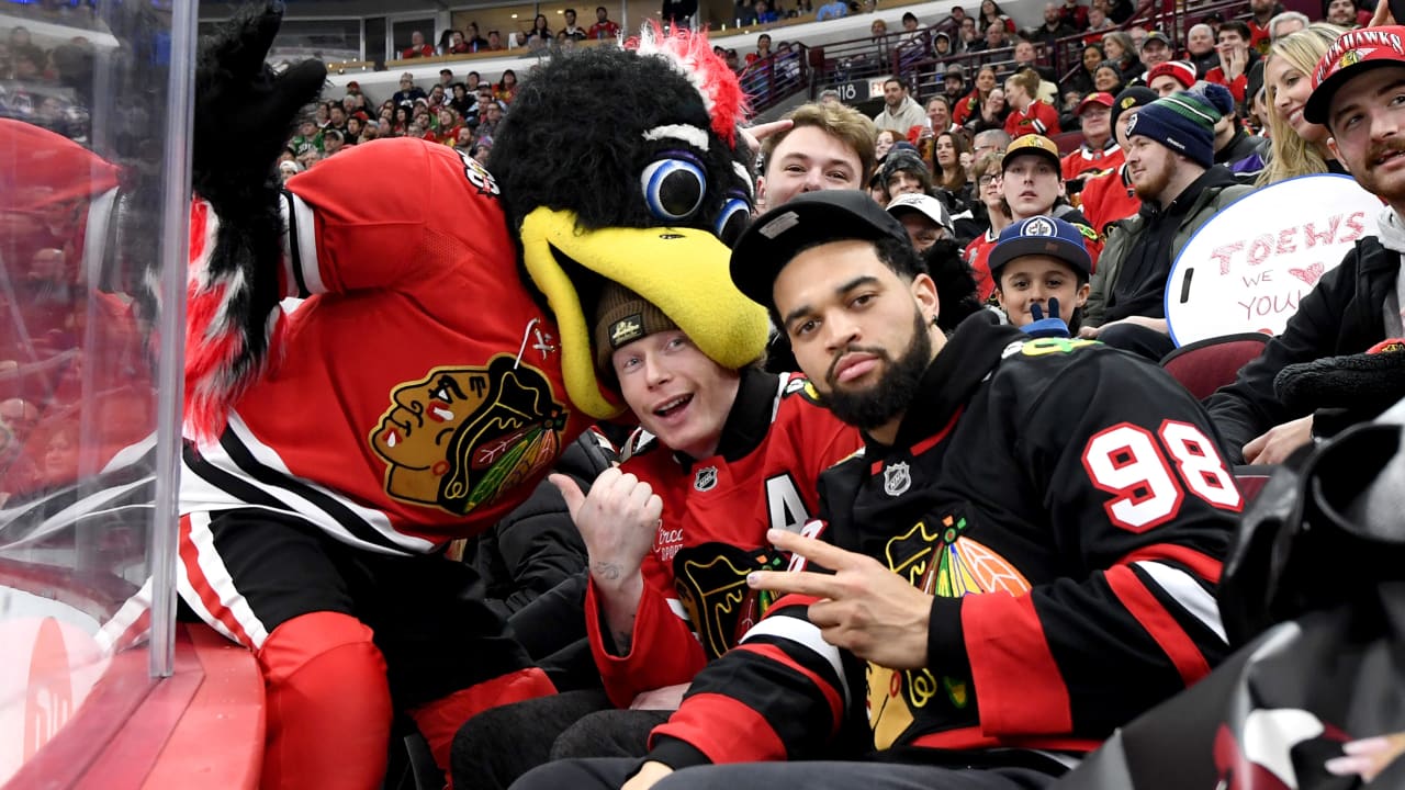 Williams, Crow-Armstrong take in Blackhawks game
