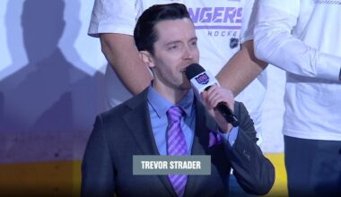 Strader sings national anthem | NHL.com