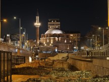 Low light, telephoto cameras: Oppo Find X9 Pro (3x) - 70mm, f/2.1, ISO 5000, 1/10s (4096x3072px) - Honor Magic8 Pro vs. Oppo Find X9 Pro vs. vivo X300 Pro