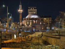 Low light, telephoto cameras: vivo X300 Pro (3.5x) - 85mm, f/2.7, ISO 11534, 1/10s (4080x3072px) - Honor Magic8 Pro vs. Oppo Find X9 Pro vs. vivo X300 Pro