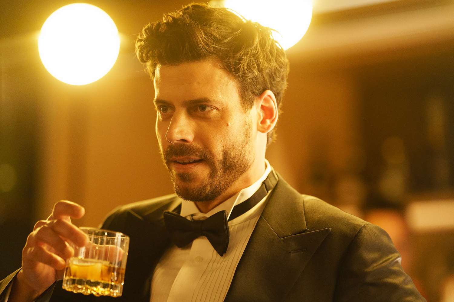 François Arnaud Reveals Plot Hole in Season 1