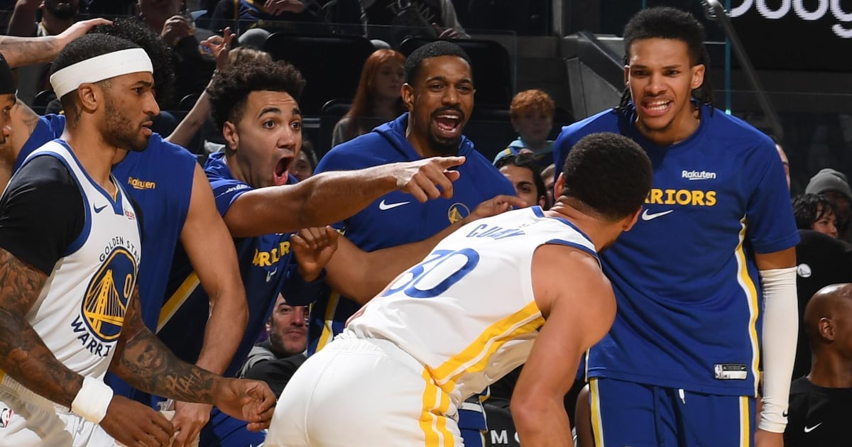 Steph's lookaway 3 shoots Currys past Bryants on father-son scoring list – TSN