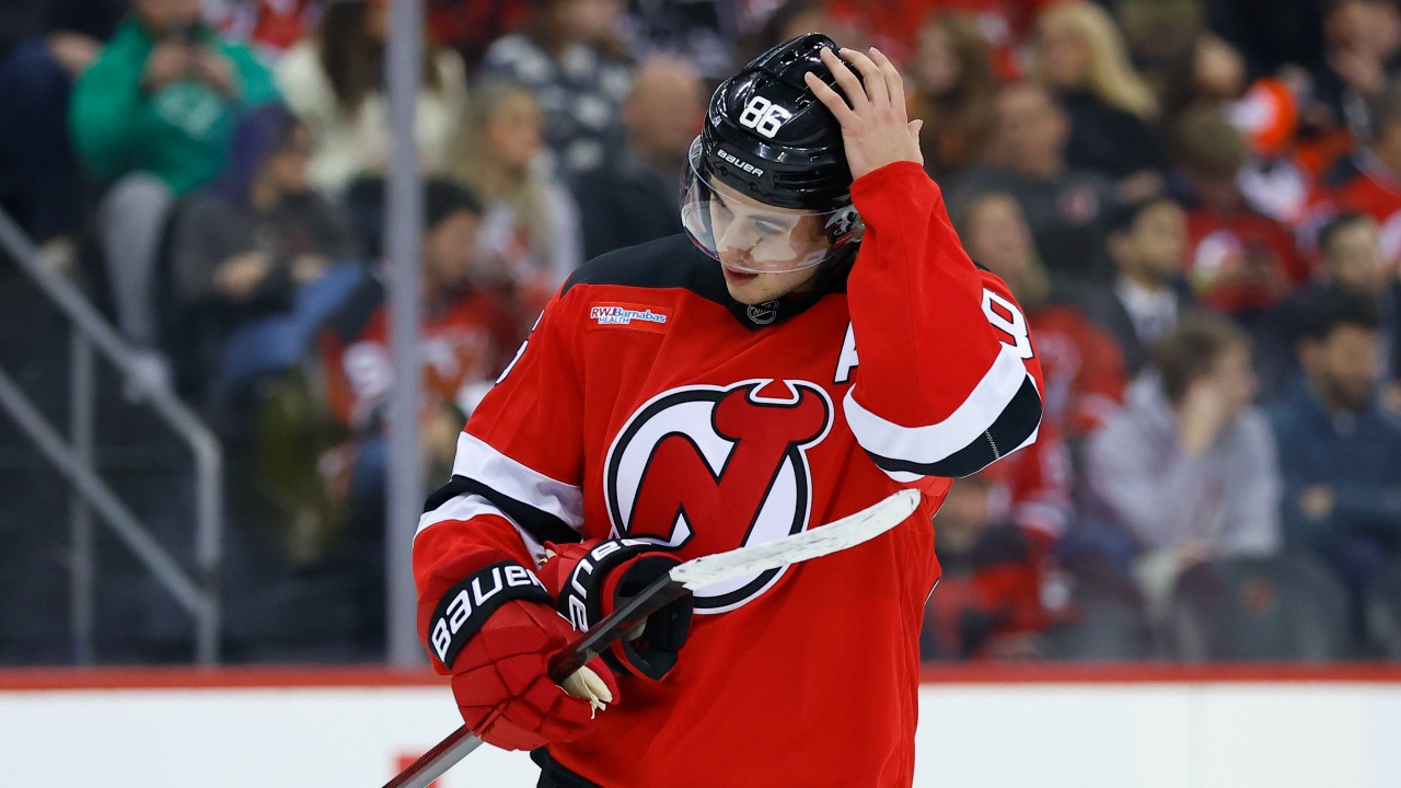 Devils' Jack Hughes exits vs. Predators with apparent injury