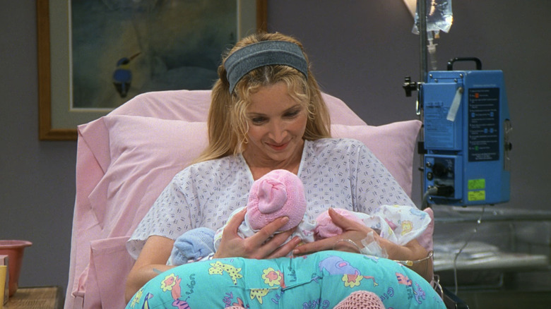 Lisa Kudrow's Phoebe Buffet looks at her children while laying in a hospital bed in Friends