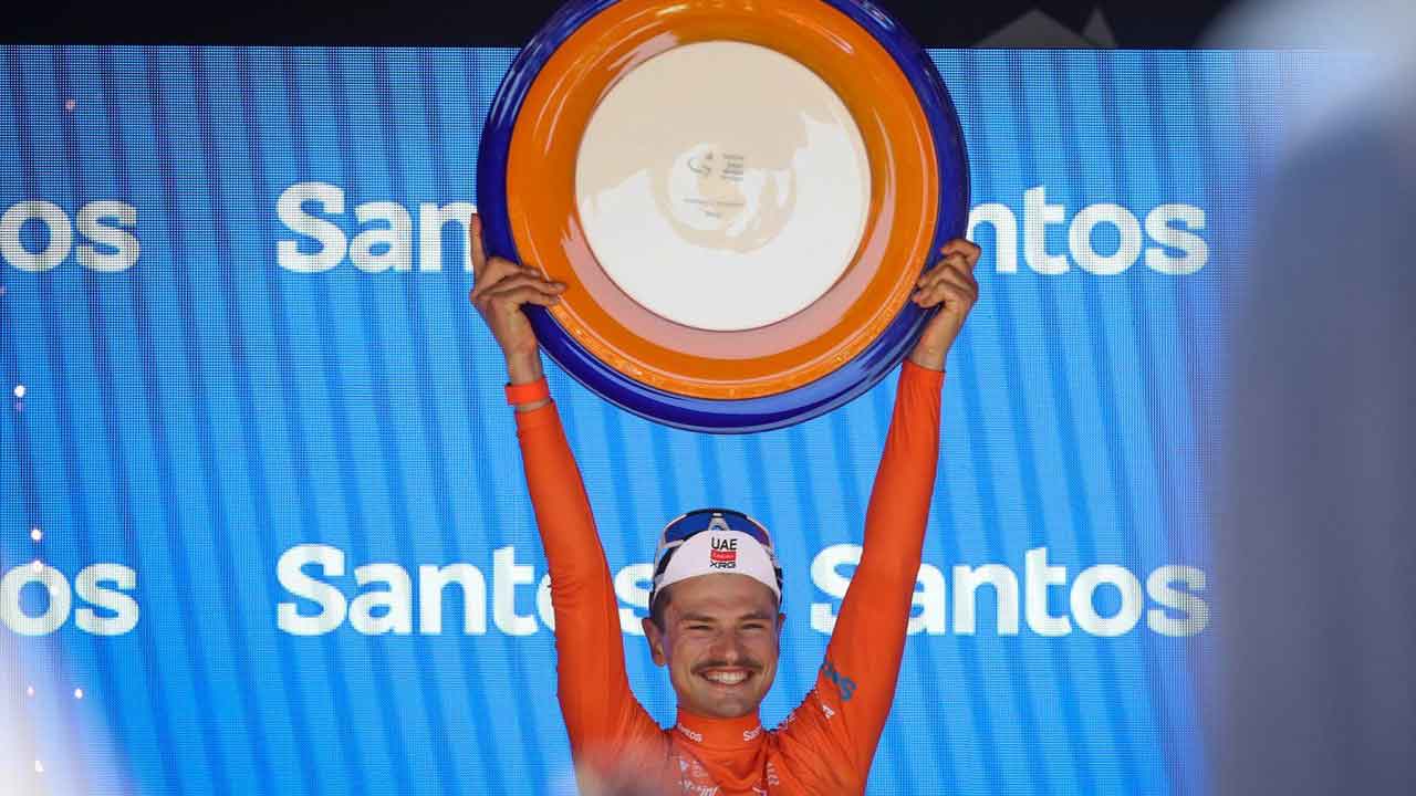 Jay Vine wins Tour Down Under despite being knocked off bike by kangaroo