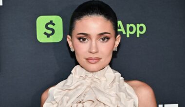 Kylie Jenner Bared Her Navel In A Crop Top At 'The Moment' Premiere