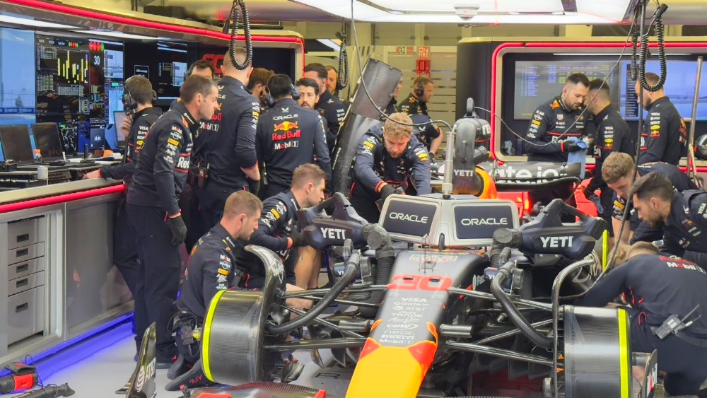 Red Bull mechanics work on Liam Lawson's RB21