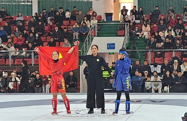 Vietnam fighter wins gold at Asian MMA championship - Ảnh 1. Vietnam fighter wins gold at Asian MMA championship - Ảnh 1.