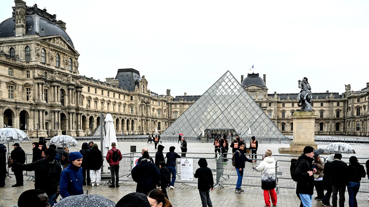 tourists waiting outside louvre during employee strike