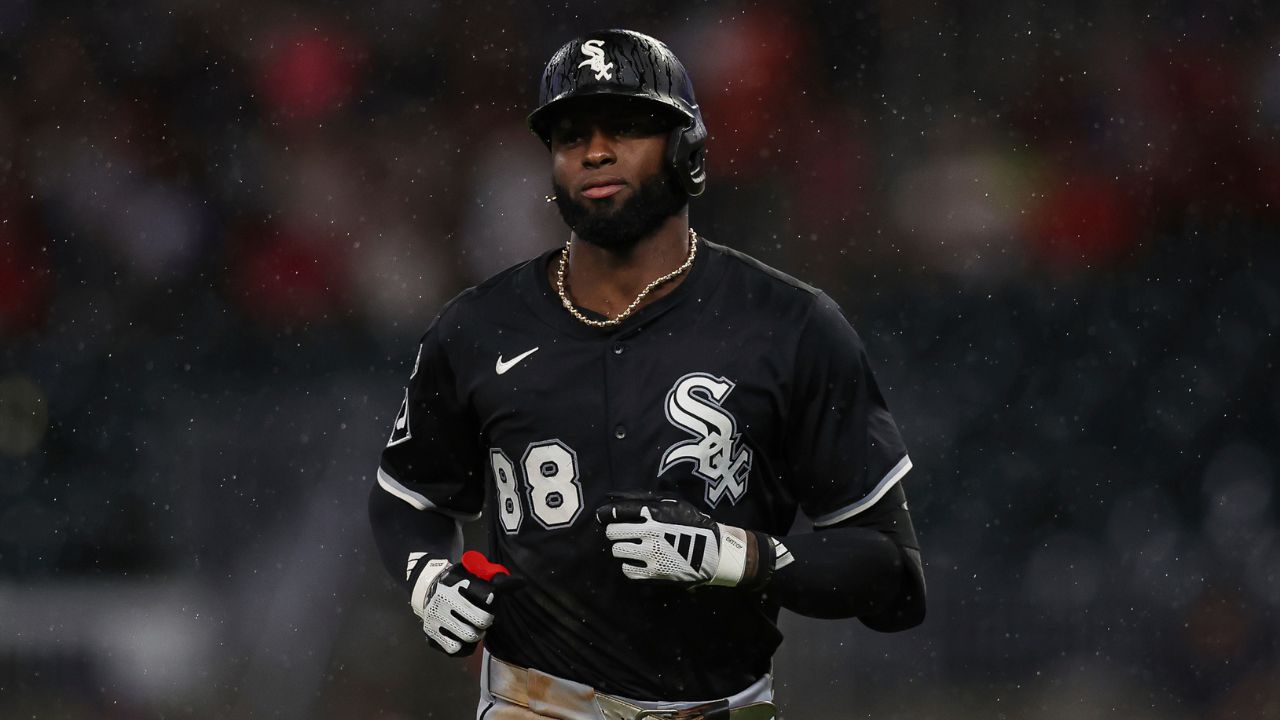 Mets acquire Luis Robert Jr. from White Sox