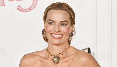 Margot Robbie Dons Jewelry With Historical Ties to Emperors and Elizabeth Taylor