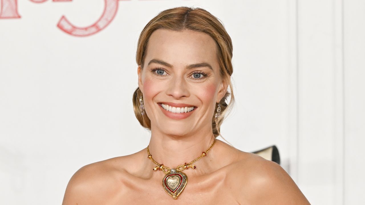 Margot Robbie Dons Jewelry With Historical Ties to Emperors and Elizabeth Taylor