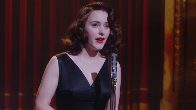 Rachel Brosnahan as Midge Maisel talking on-stage in The Marvelous Mrs. Maisel