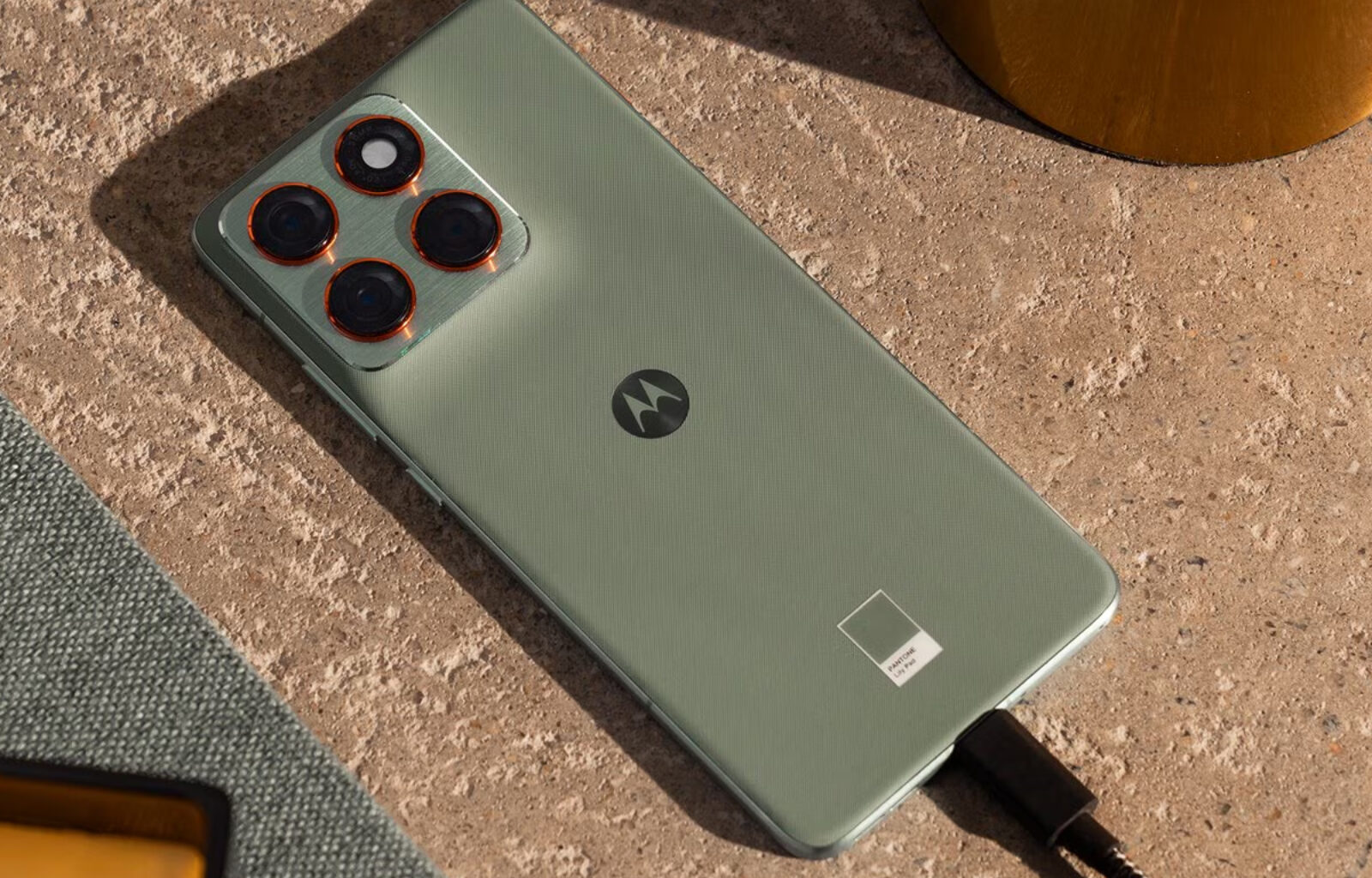 Motorola: New smartphone revealed with massive battery and ultra-bright AMOLED display rumoured