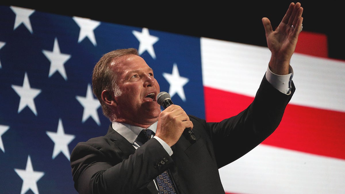 Jim Cornelison performs the anthem