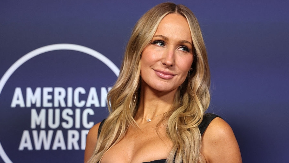 Nikki Glaser Shows Off Her Two Globes