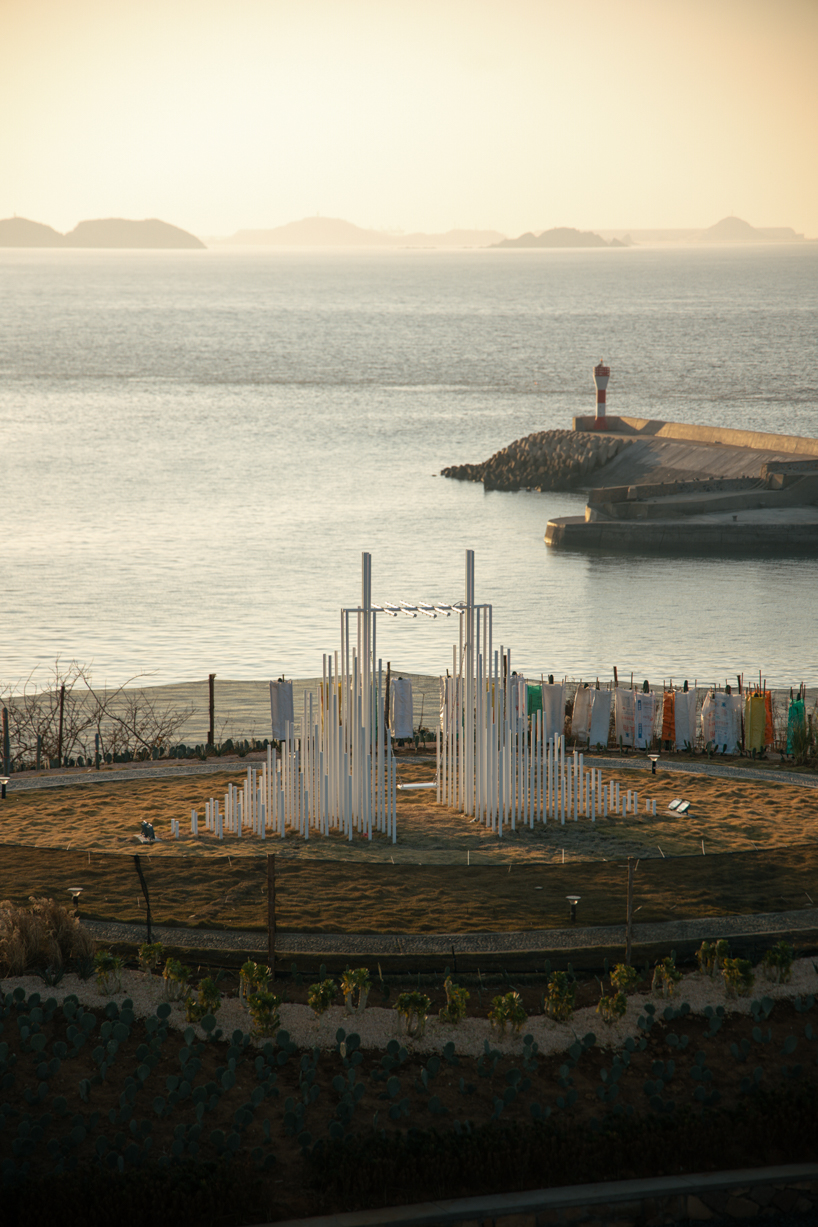 forest of steel pillars creates swinging installation enveloped in cloud-like mist in china