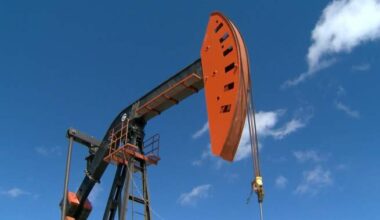 Forecasts predict lacklustre oil, higher Alberta gas prices in 2026