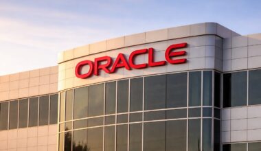 Oracle stock price: ORCL set for Tuesday return as AI debt lawsuit, credit risk stay in focus