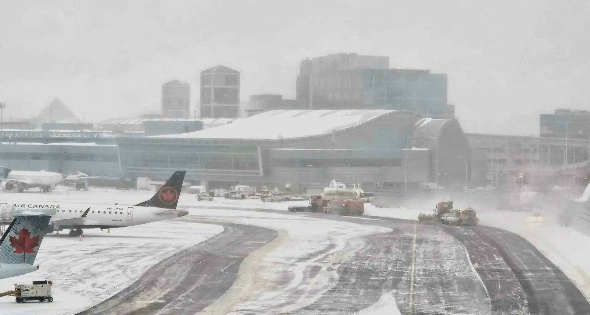 Toronto winter storm prompts Pearson Airport to cancel two-thirds of flights