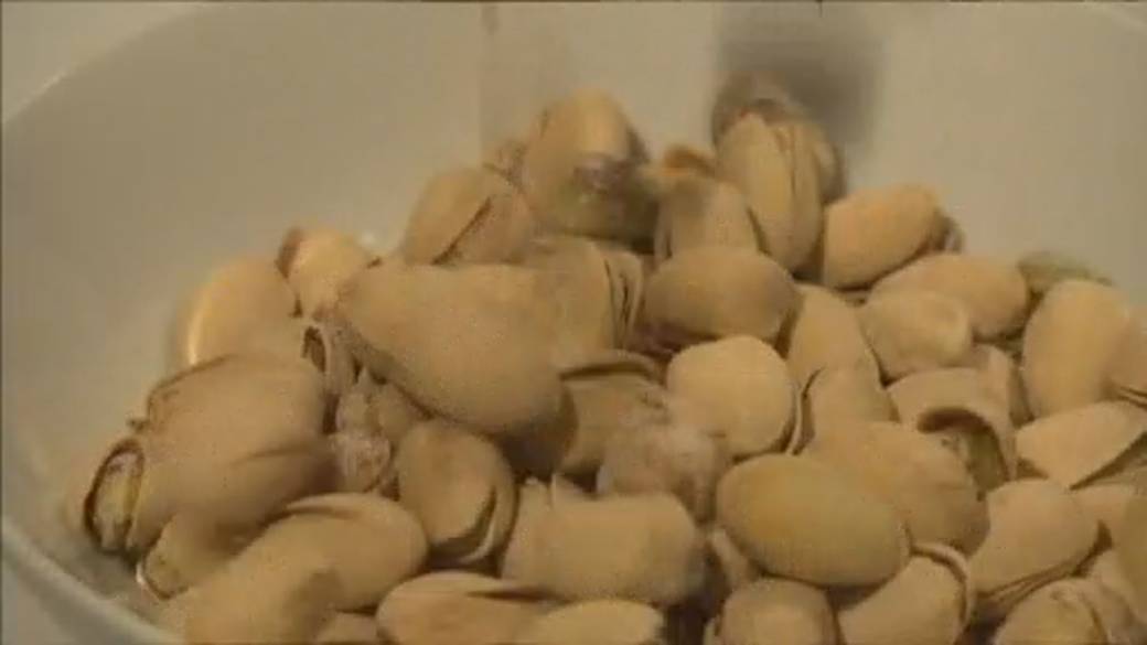 Click to play video: 'Iranian pistachios recalled due to salmonella risk, CFIA confirms'