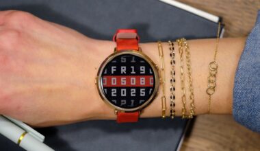 Pebble’s round smartwatch is getting a reboot