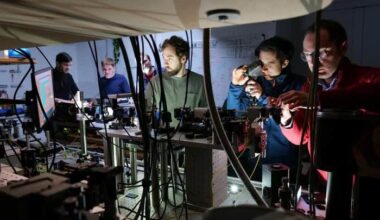 Quantum state teleported between quantum dots at telecoms wavelengths – Physics World