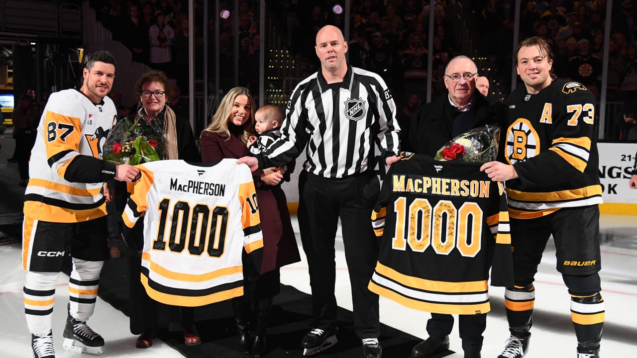 MacPherson celebrated by Bruins, Penguins at 1,000th NHL game